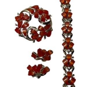 Vintage CORO red lucite thermoset leaf wreath brooch, earrings, bracelet.